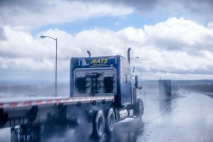 Why Manufacturers Choose Local Flatbed Trucking Companies for Cross-Province Shipping